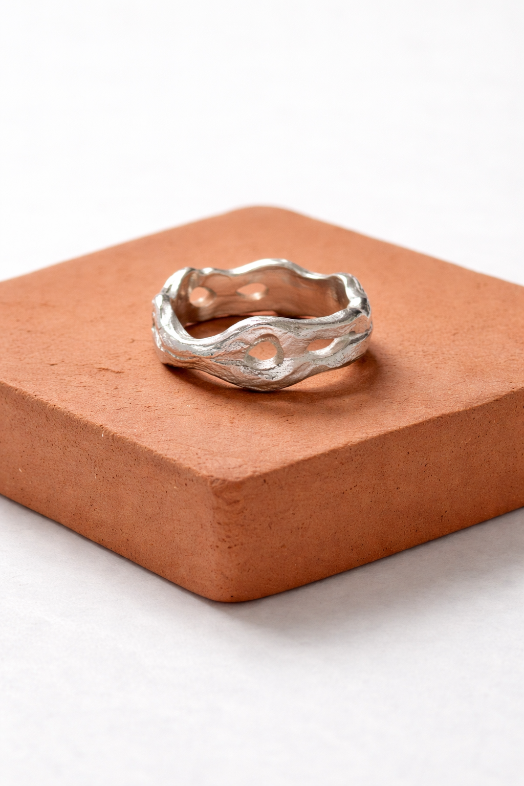 ვერცხლის ხელნაკეთი ბეჭედი